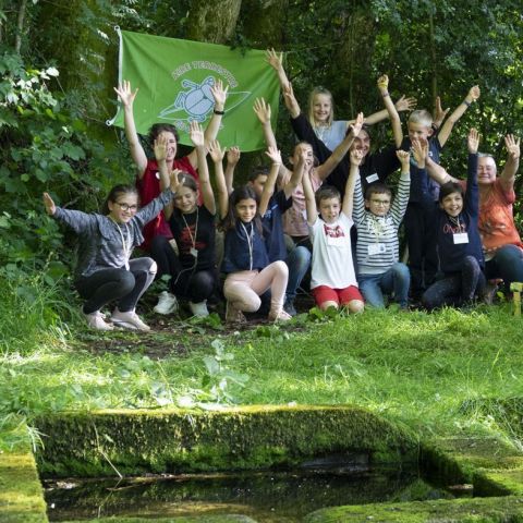 Les élèves de l'école d'Arleuf lors de l'inauguration de leur ATE @ARB